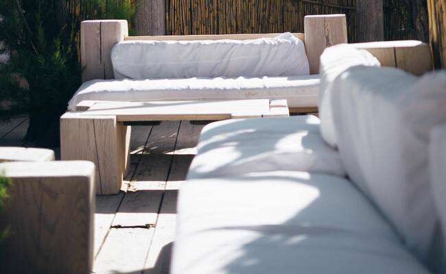 How to Place a Garden Daybed in Your Garden