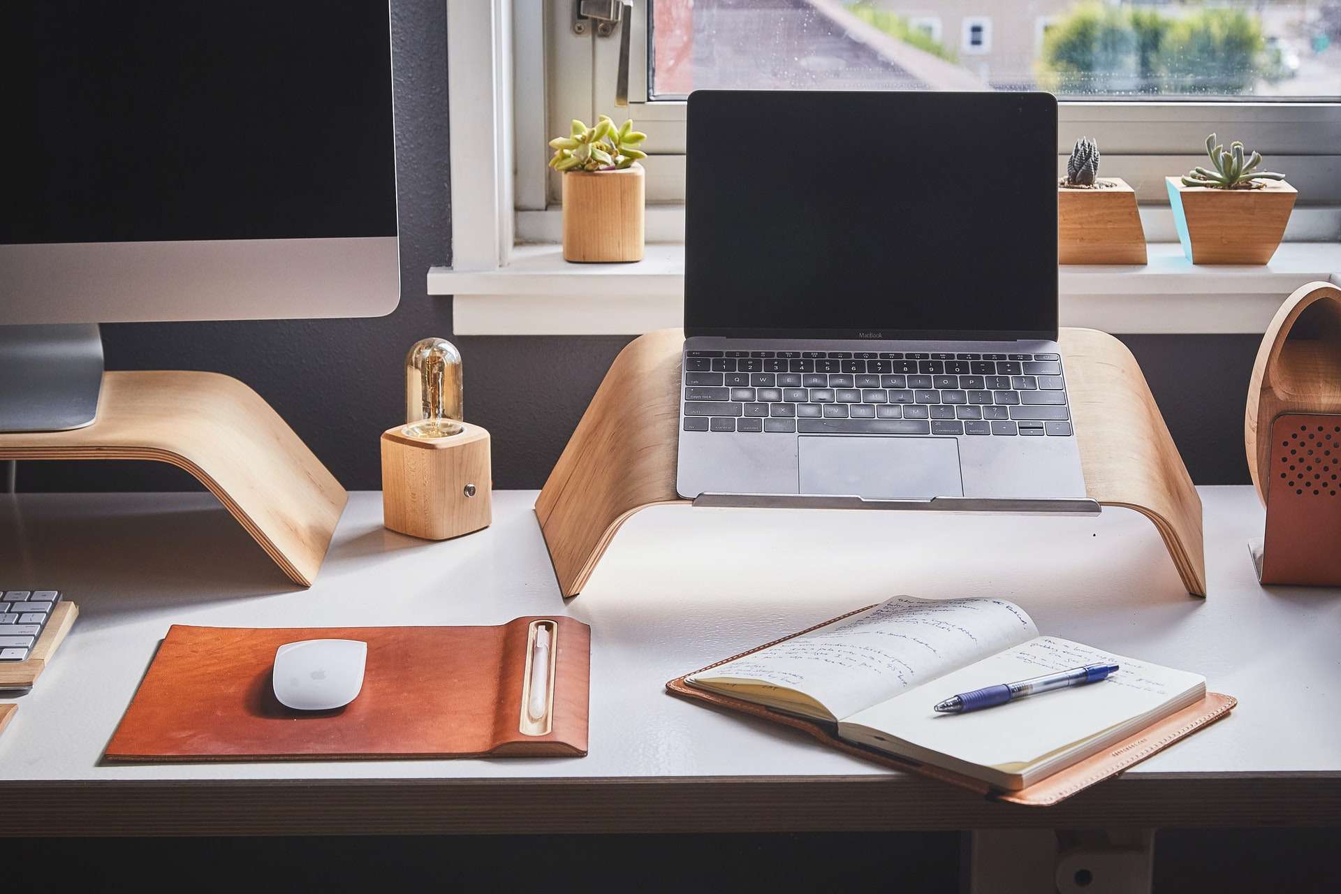 How to spruce up your work desk?
